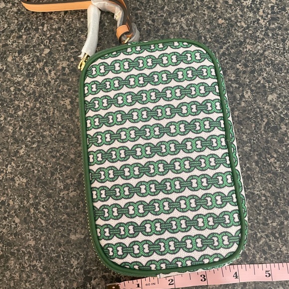 Tory Burch Green and White Chain Pattern Wristlet - Picture 6 of 9